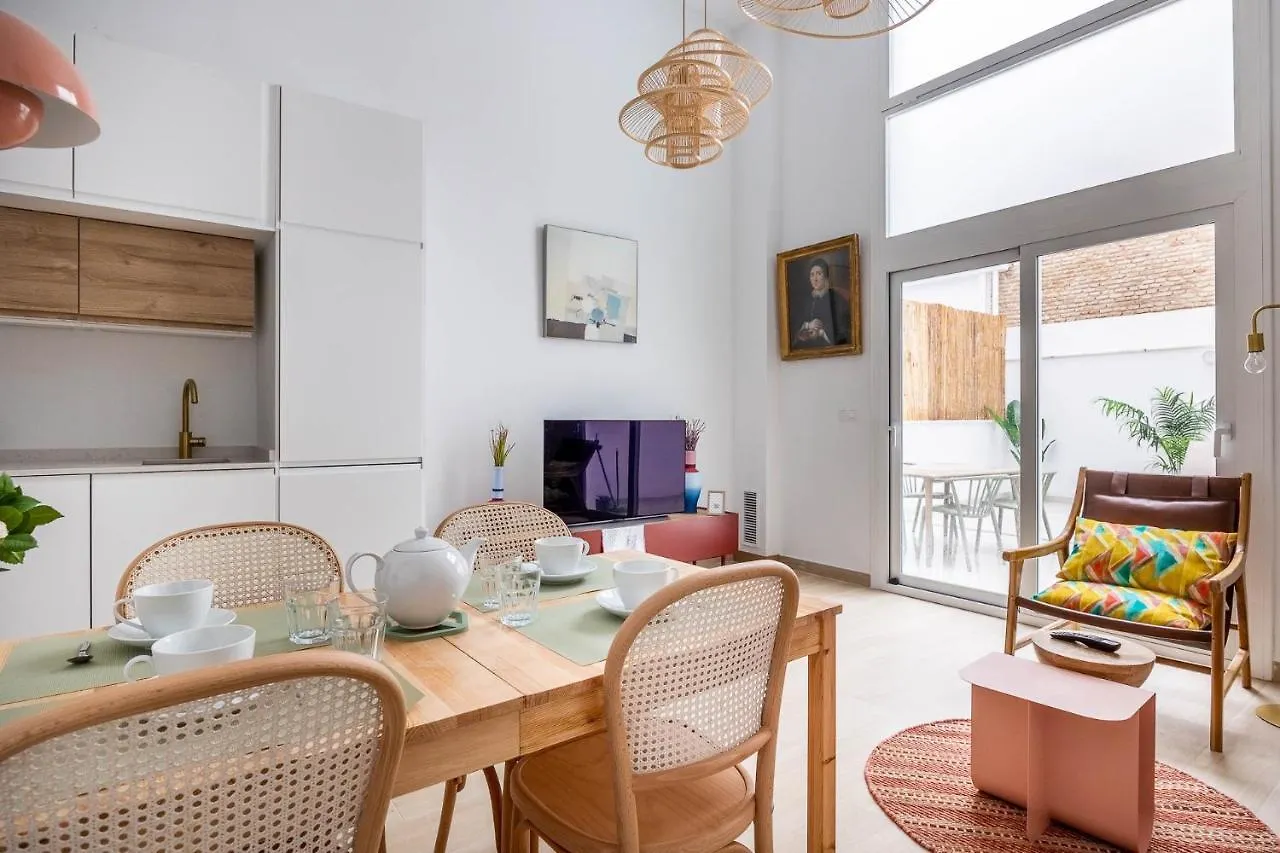 Apartment Ferienwohnung Pop Art Historia De Conde Negro Con Patio Privado Sevilla